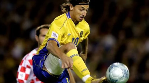 Zlatan Ibrahimovic slet och kämpade, och var dessutom inblandad i situationen som skulle betytt svensk kvittering till 1--1.Bild: PRESSENS BILD