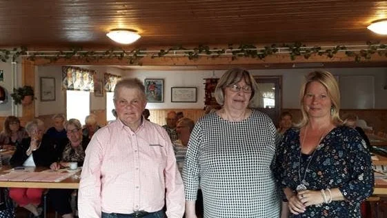 Från vänster Eivor Auna, Margareta Holmström, Linda Danielsson vid PRO Jokkmokks medlemsmöte.