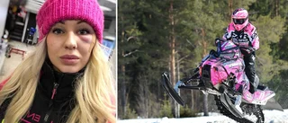 Körde in i lyktstolpe – nu tappar hon mark