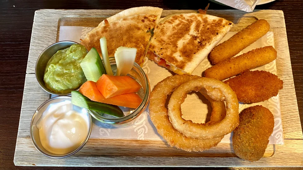 O´Learys combo plate 135 kronor passar för två personer. 