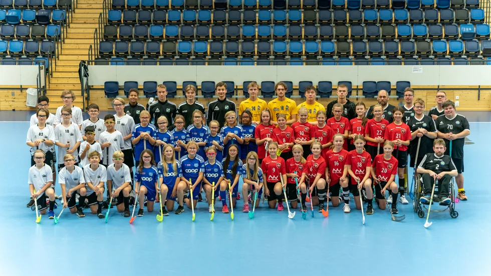 Skellefteå Floorball Cup arrangeras av Skellefteå Floorball Club, Skellefteå IBK, Skellefteå IBS, Clemensnäs IF, Rönnskärs IF, Skellefteå Parasport. Själv säger man att cupen är världens mest inkluderande då precis alla får möjlighet att delta. Inträdet är dessutom helt gratis. 