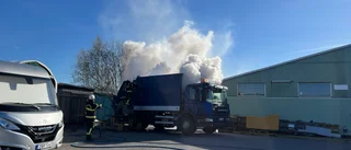 Brand i sopbil blev komplicerad släckning
