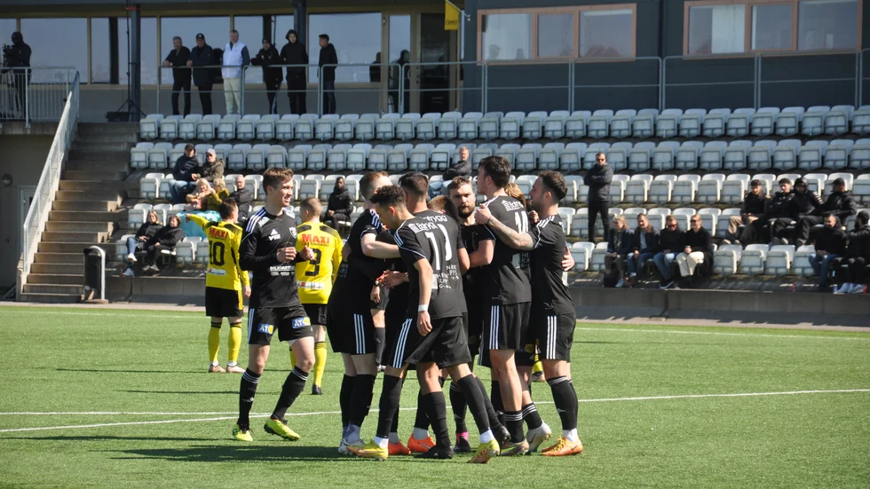 Ljungsbro tog sin tredje raka seger och är nu tvåa i tabellen bakom Norrköpingslaget Adas United, som hittills vunnit alla matcher. 