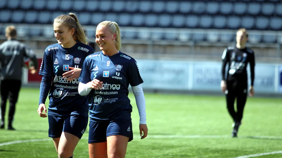Glada miner i Linköping FC efter en stark vårsäsong.