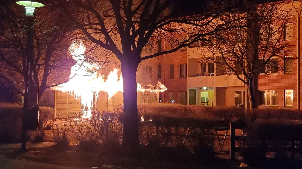 Ett förråd på en gård i Hageby brann natten mot söndag.