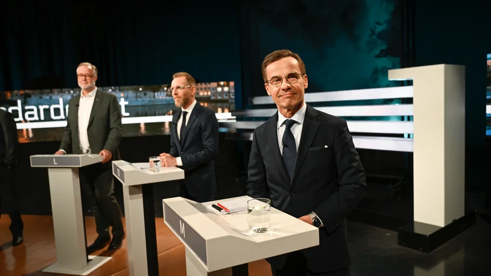 Skribenten menar att den senaste partiledardebatten var ett spektakel som dumförklarade tittarna.