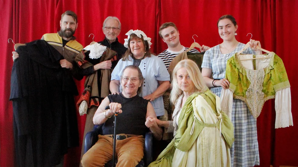Den 26 maj är det premiär för "Den inbillade sjuke" i Gästabudsalen på Löfstad Slott. Johan Millving, Claës Weinar, Carina Perenkranz, Jörgen Mulligan, Albin Johansson, Kicki Kjellberg och Adele Nordberg står på scen i Molières klassiska komedi från 1673.