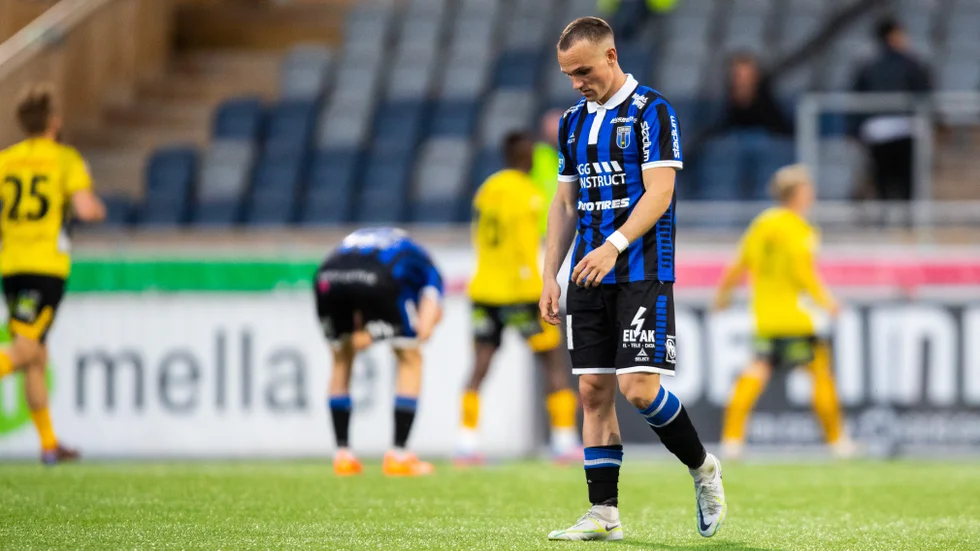 Aron Bjarnason tror knappt att det är sant. Elfsborg har just vänt mot Sirius på Studenternas 3-2 blev 3-4 under slutminuterna Boråslaget förstörde Siriusspelaren Melker Heiers födelsedag totalt.