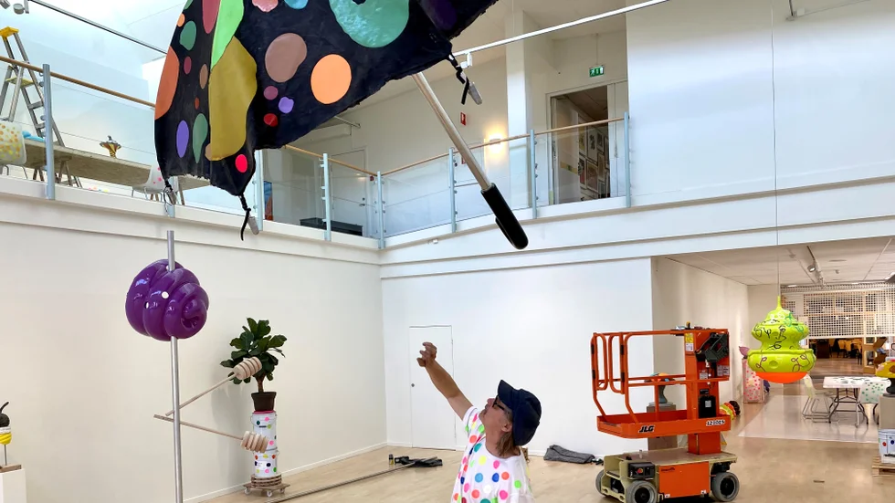 Nu öppnar utställningen "Over the top" med konstnären Johan Paazlow i Katrineholms konsthall. 