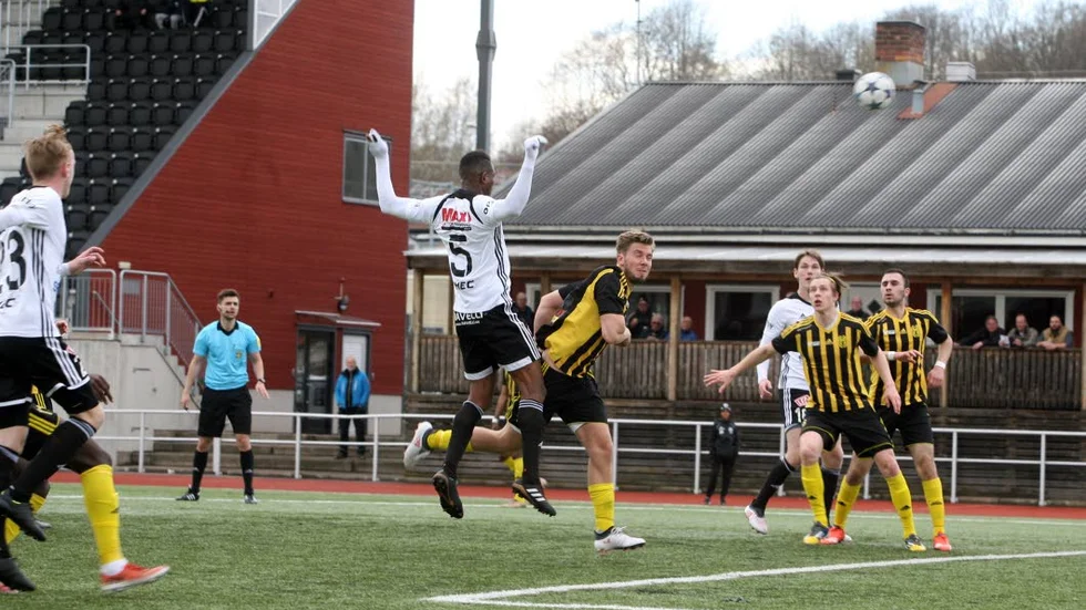 Skadad. Motala AIF:s nyckelspelare Ibrahim Koroma blir borta ett par veckor och missar bortamatchen mot Nora BK på lördag.