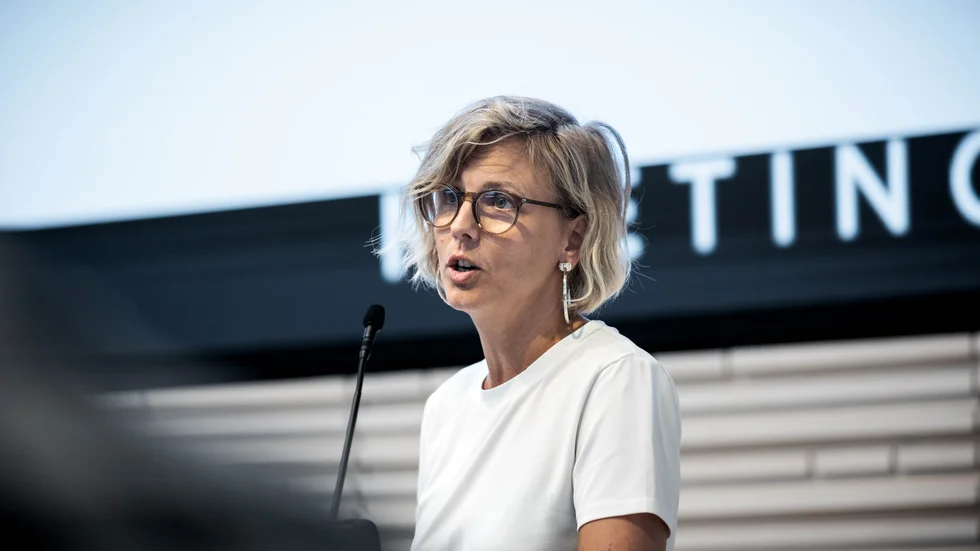 Jennie Claesson (L) jämför Ehsan Nasaris (C) motstånd mot en bro över Fyrisån med Centerns gamla motstånd mot Öresundsbron.