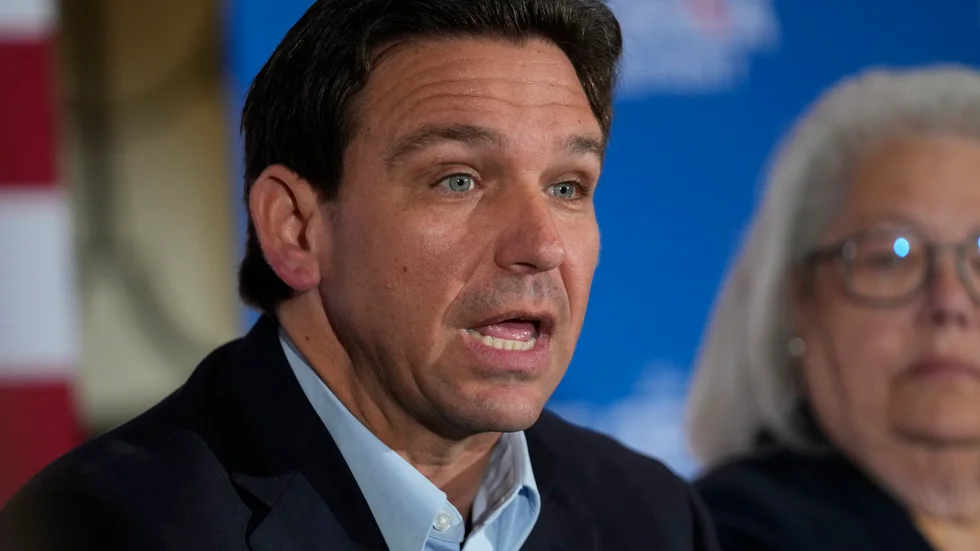 Republikanen Ron DeSantis väntis väntas ge besked om sin presidentkandidatur i morgon, enligt källor till flera medier.