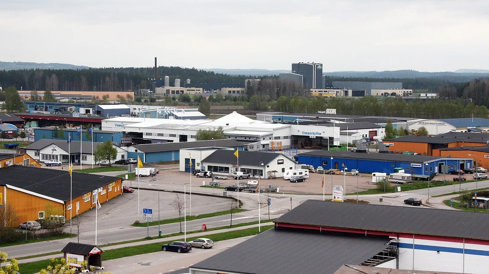 Nära 100 företag från olika branscher har svarat på enkäten om relationen mellan näringslivet och kommunens politiker och tjänstemän. Betyget blir 0,2 steg lägre än i fjol.