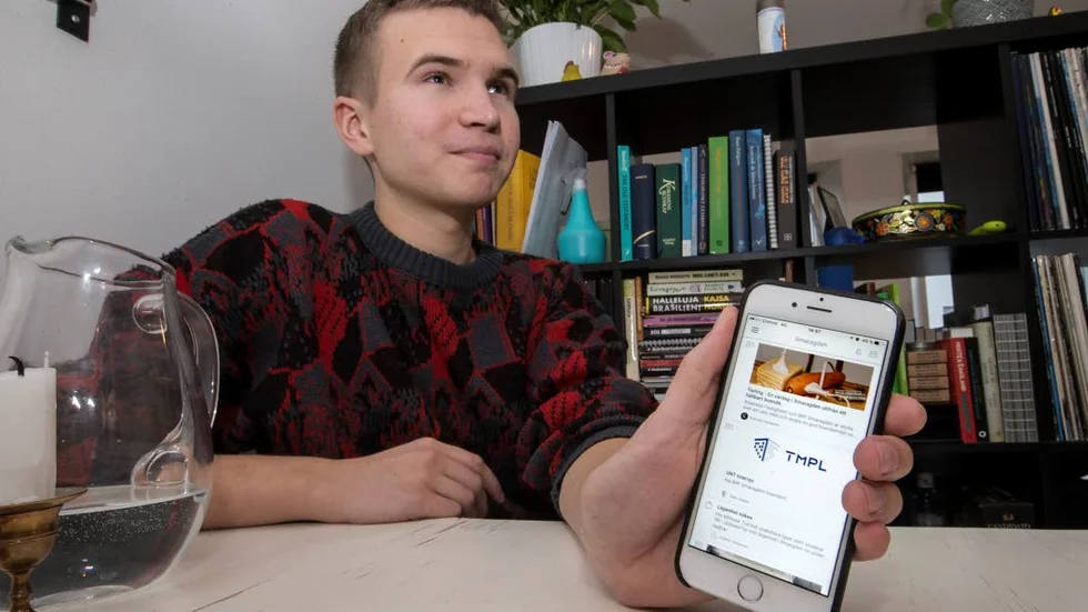 Socialt flöde. Viktor Backlund bor i en etta i bostadsrättsföreningen Smaragden i Rosendal. Dit hör en bostadsapp som han använder i stället för bopärmen.