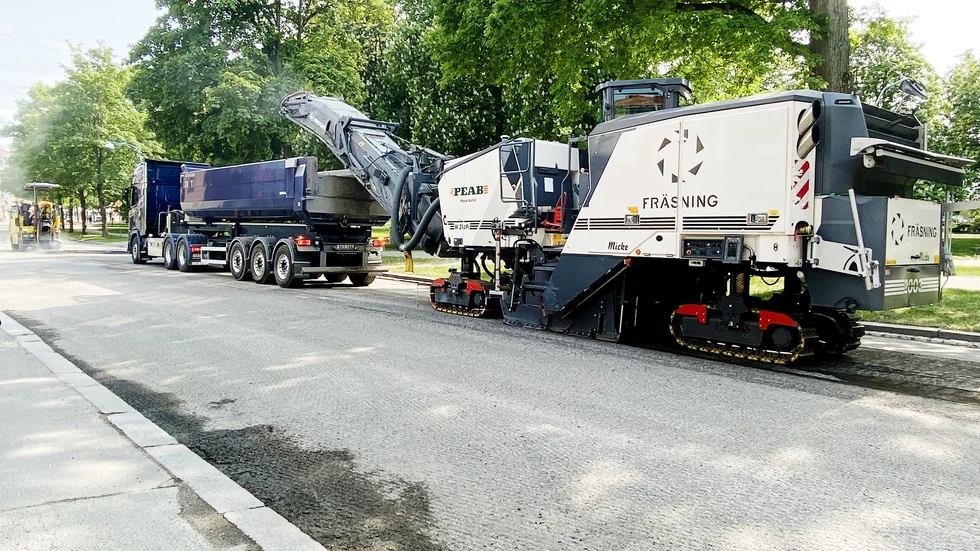Fräsning och avstängning av Strandgatan i Eskilstuna under onsdagen.