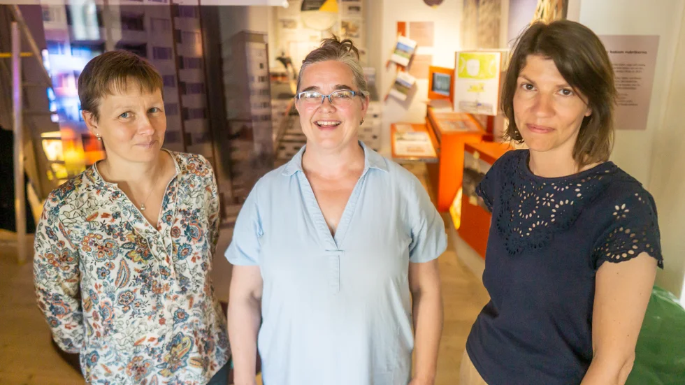 Antikvarie Elin Eriksson, museipedagog Kari Maars Arnekleiv och museipedagog Karolien Jorissen från Eskilstuna stadsmuseum har arbetat hårt med att ta fram utställningen "Årby bakom rubrikerna".