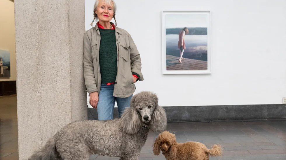 Karin Broos målar tio till tolv målningar varje år och är glad för att hennes stora genombrott som konstnär kom först när hon var 58 år.