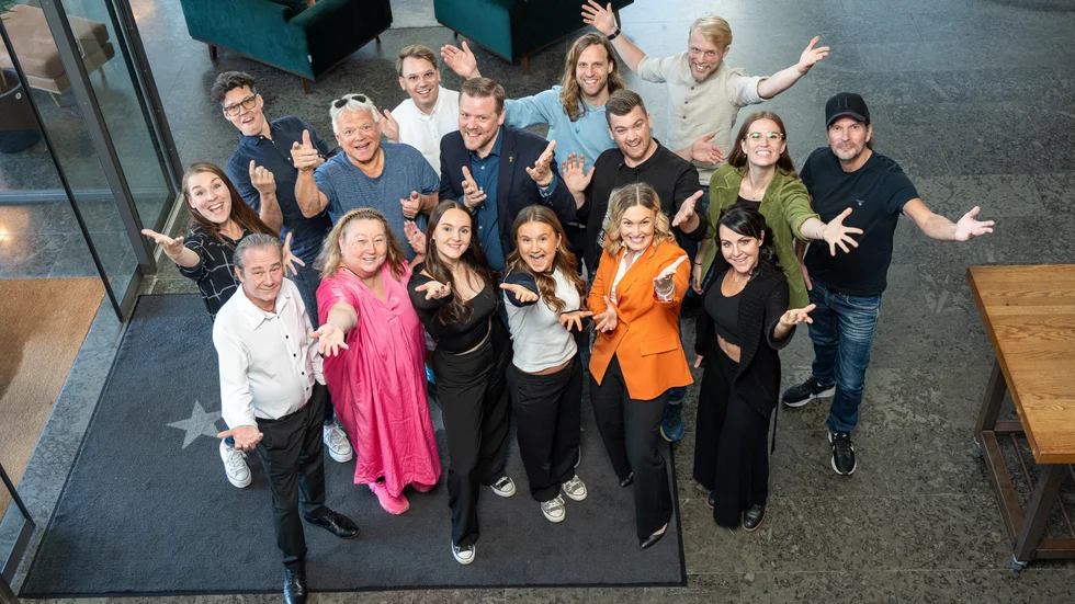 Eskilstunarevyns ensemble samlades på söndagseftermiddagen för en så kallad kollationering - då man går igenom manus, musik och dansnummer som ska repas in till premiären på nyårsafton. 