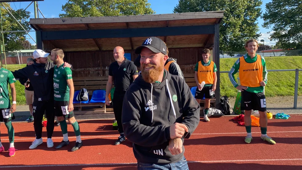 Såhär såg det ut förra säsongen när Henrik Norrström firade seriesegern i division tre i Spånga. Blir det ett nytt firande i Karlstad idag?  