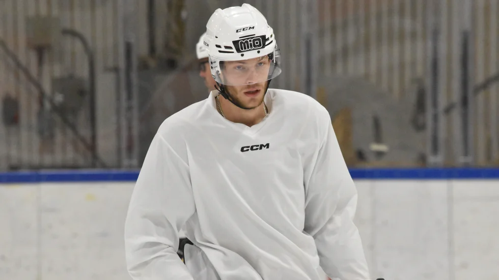 Melker Gustavsson är en av många spännande spelare i årets upplaga av Clemensnäs. I kväll spelar han och laget genrep inför seriestarten. Kalix står för motståndet.