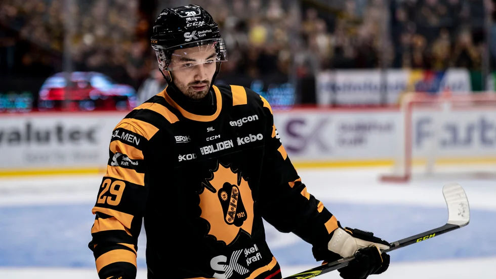 Dylan Sikura gjorde sin första match i Skellefteå AIK-tröjan mot Örebro.