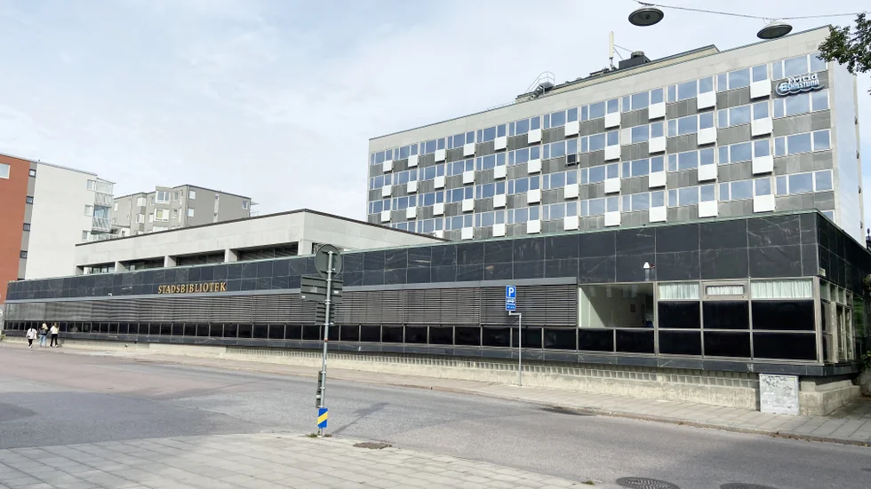 Camilla Cederlöf och Tom Larsson (L)  vill att stadsbiblioteket i Eskilstuna håller öppet på söndagar.