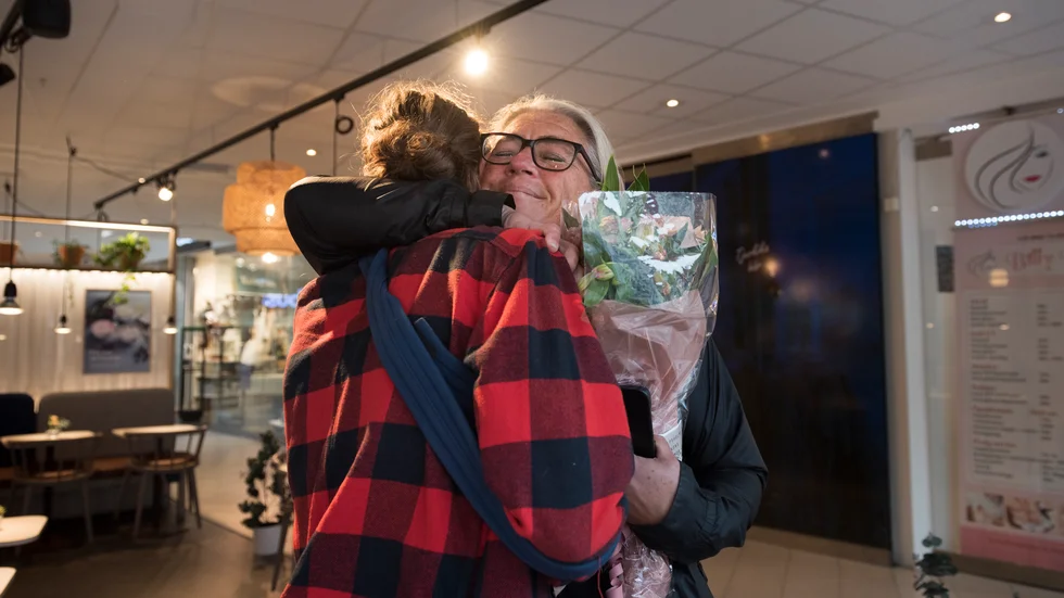 Det blev ett kärt möte mellan Johan Daxberg och Lotta Stenberg. 
