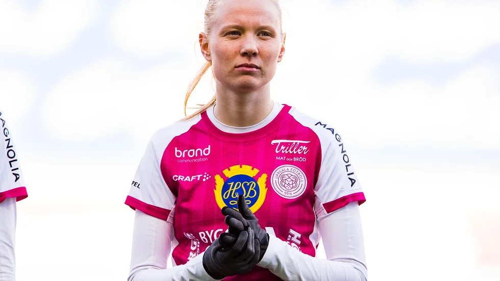 Elin Rombing är klar för en ny klubb efter att ha lämnat nedflyttade Uppsala.