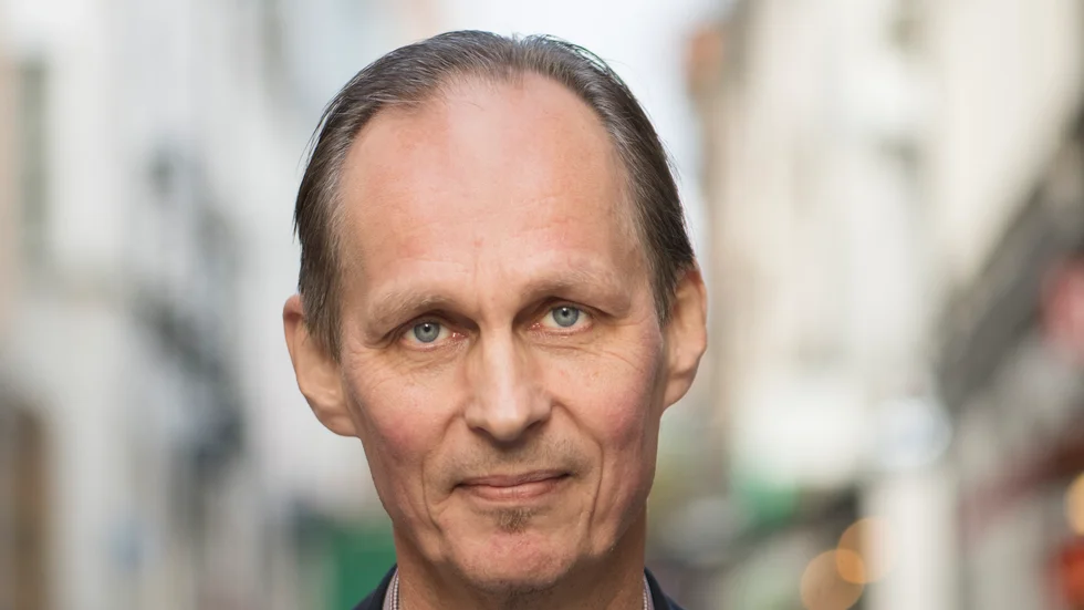 Mikael Niemi (född 1959) fick sitt stora genombrott år 2000 med den hyllade och prisade romanen "Populärmusik från Vittula".