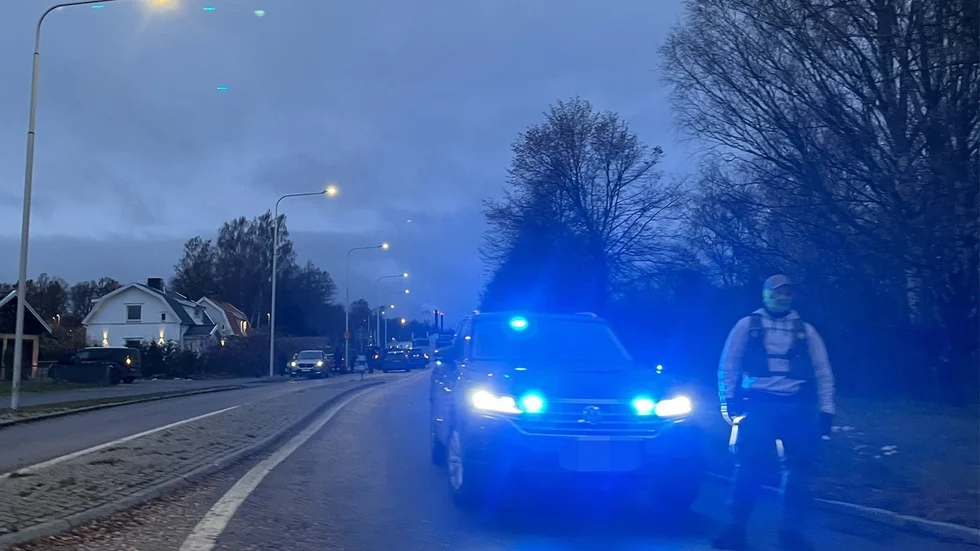 På tisdagseftermiddagen stoppade den regionla insatsstyrkan  ett fordon i Motala. En trafikolycka inträffade när föraren försökte undkomma. 