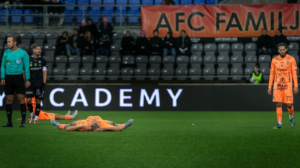 Saken är klar. AFC åker ur och besvikelsen är förstås total när slutsignalen ljuder.