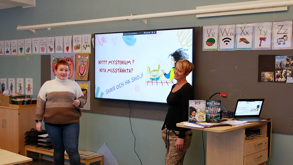 Sofia Rutbäck Eriksson berättade om att vara författare och höll i lite övningar. Hon fick också skriva en hel del autografer åt klassen. Läraren Beatrice Sundberg tyckte det var jättelyckat.