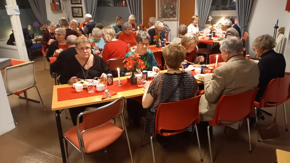 PRO Skurholmen hade ordnat ett lyckat Julbord på Malmgården.