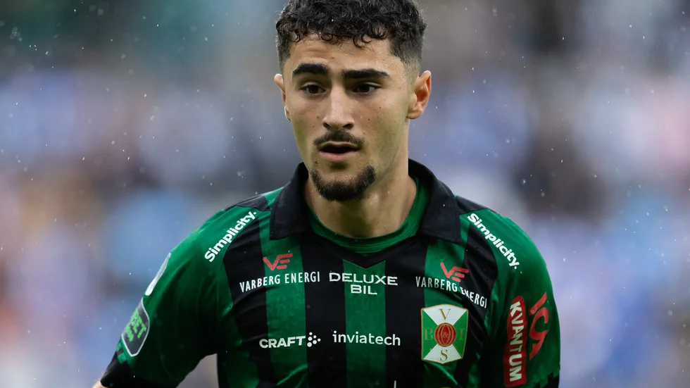 Ismet Lushaku spelade innan Varbergs BoIS för AFC Eskilstuna i superettan. Han har dessutom gjort landskamper för Kosovo.