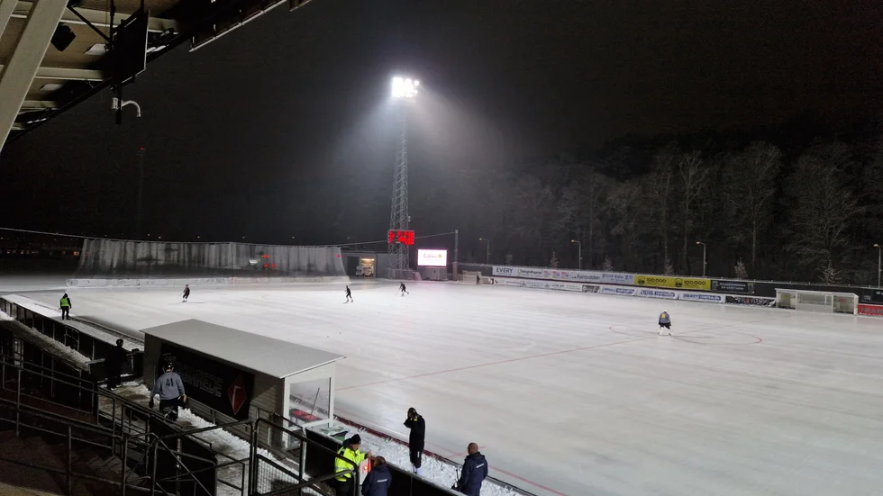 Sirius Bandy möter Gripen.