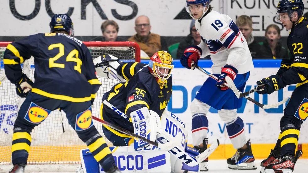 Den stora talangen Cutter Gauthier föddes i Skellefteå då hans pappa Sean spelade i AIK under 19-åringens födelseår. Under torsdagen var USA:s nummer 19 med och besegrade Sverige.