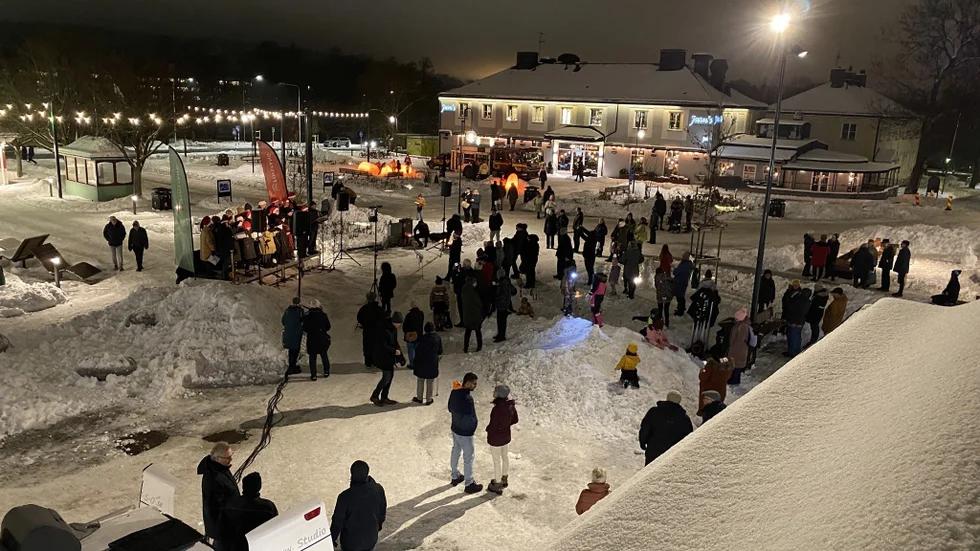 Många Finspångsbor tog sig till Bergslagstorget på fredagskvällen.