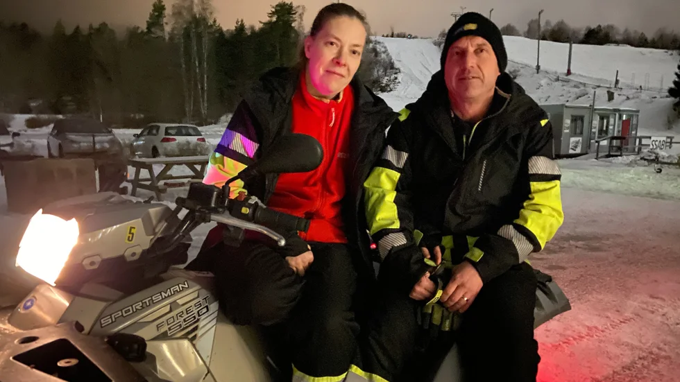 Sofia Eriksson och sambon Joakim Månsson har jobbat hårt i Ryssbergsbacken. Ännu törs de dock inte säga om  backen öppnar på lördag.