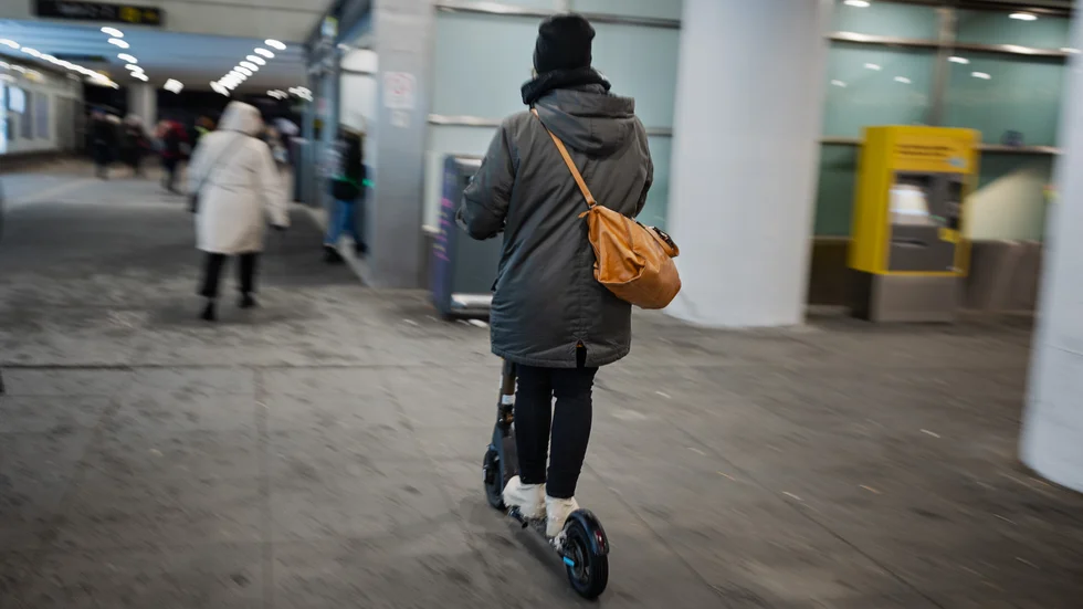 Insändarskribenten är kritisk till hur Uppsalas trafikmiljö är anpassad efter äldre och vill bland annat se ett förbud av elsparkcyklar.