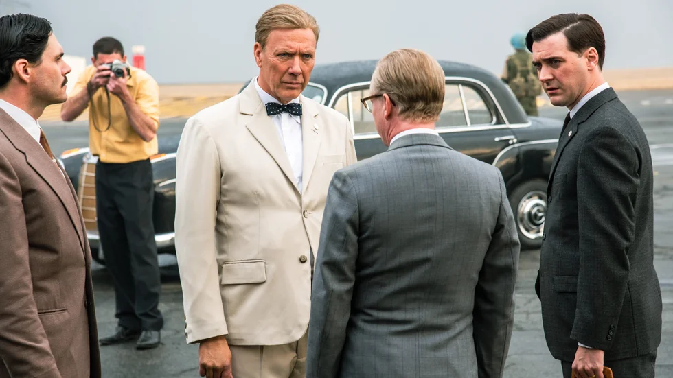 Mikael Persbrandt gestaltar Dag Hammarskjöld i julens stora svenska biofilm. Pressbild.