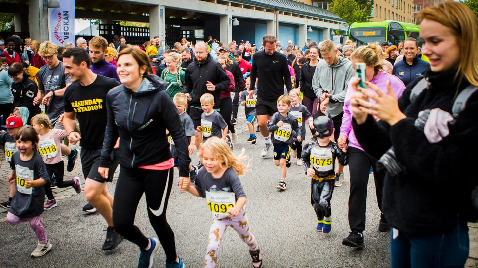 Många sprang KK-joggen 2023, trots dåligt väder.