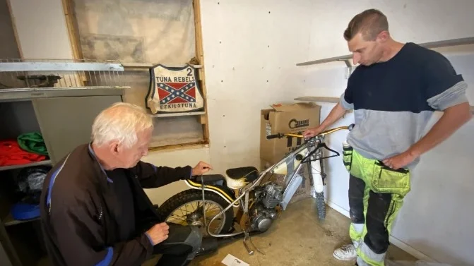 Den sjunde cykeln i garaget, som var ur funktion, lämnades kvar. Roland "Rolle" Nygren och Christian Berg ville under fredagen inte spekulera i om tjuvarna kan ha känt till att den var trasig.