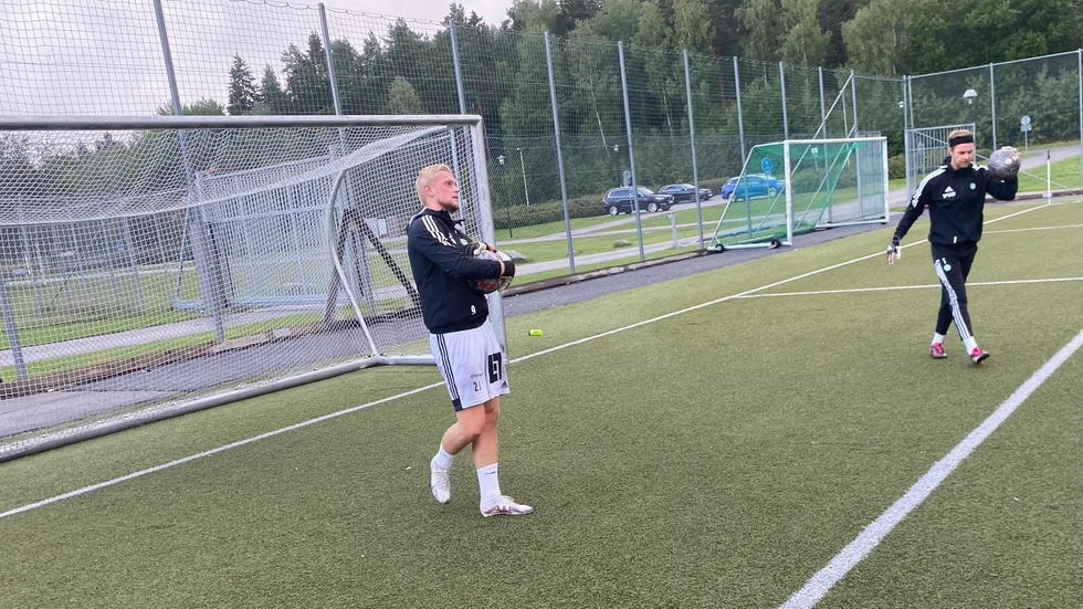 Simon Gustafsson eller Gustaf Persson? Vem vaktar ESK-målet mot Västerås ikväll? 
