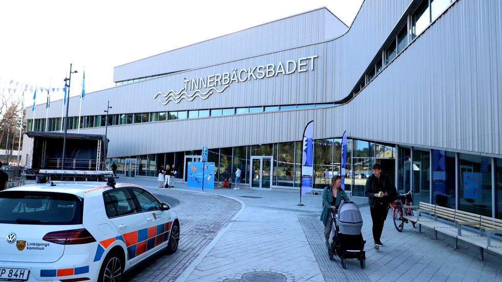 Bygget av Linköpings nya simhall blir billigare än de budgeterade 990 miljoner kronorna. 