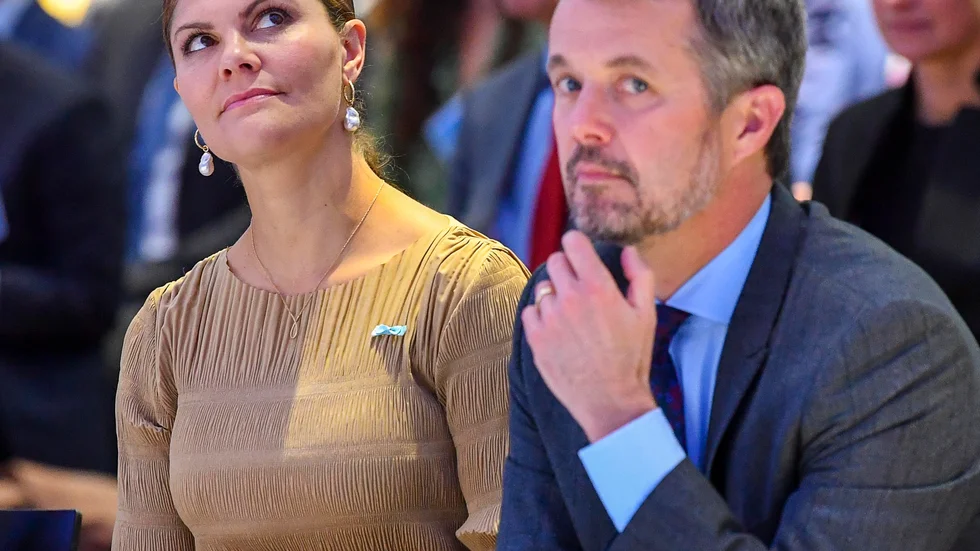 Danmarks blivande kung Frederik X (till höger) med svenska kronprinsessan Victoria. Arkivbild.