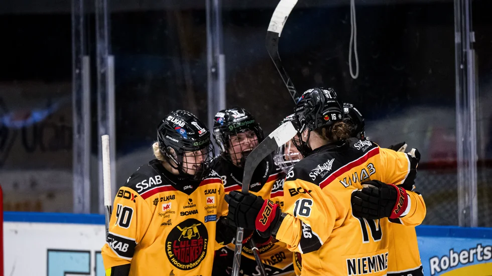 Jenni Hiirikoski avgjorde matchen på övertid.