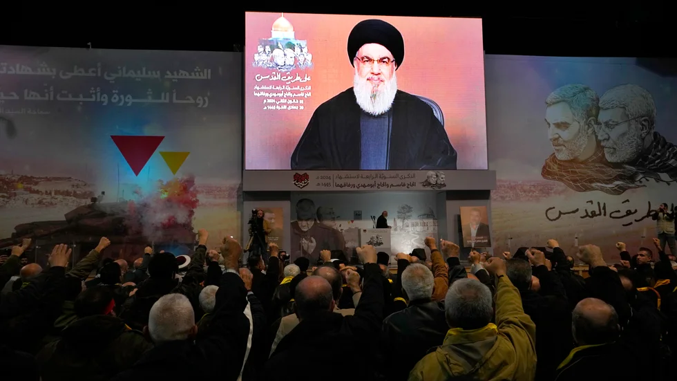 Anhängare till Hizbollah-ledaren Hassan Nasrallah lyssnar på hans tal via länk tidigare i veckan.