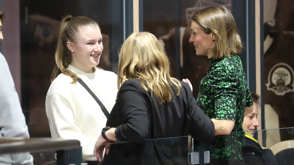 Den schweiziska landslagsstjärnan Anja Wyss besökte Endre och hälsades välkommen av legendarer som Ewa Jansson och Anna Jakobsson.