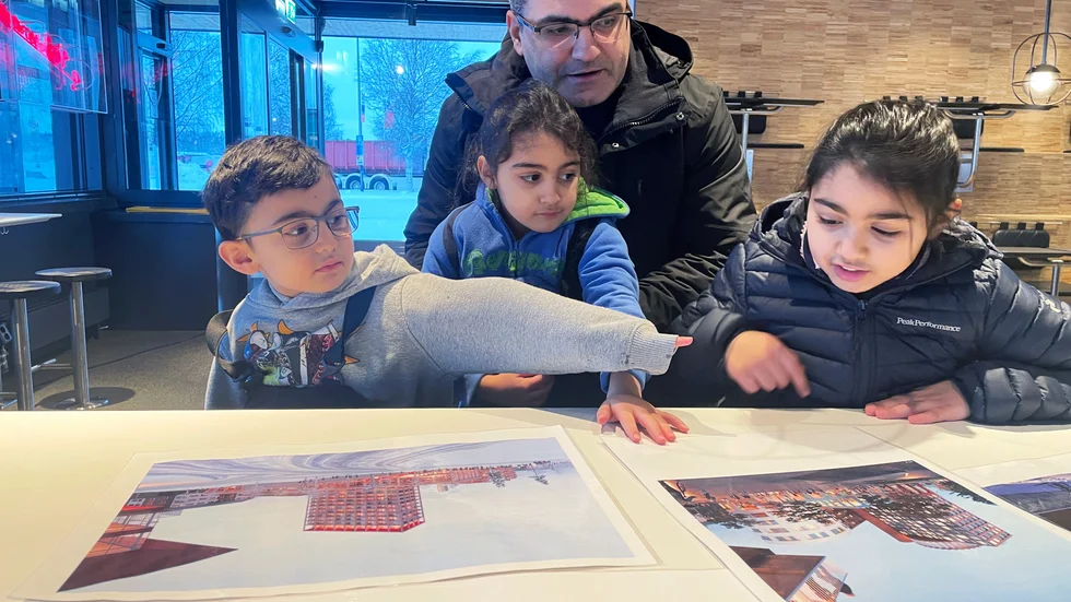"Jag håller alltid med mina barn", förklarar Ramzi Karami diplomatiskt, även om barnen inte är helt eniga. Lillebror William är ensam om att tycka om förslag 3 (Båthusbacken), medan systrarna Maya och Amy förespråkar förslag 2 (Länken).