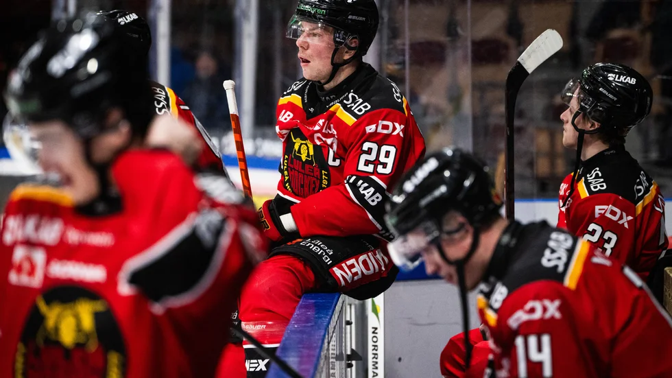 "Vi ser inte längre än till torsdagens match, som vi är fast beslutna om att göra en bra insats i och vinna", säger Erik Gustafsson.